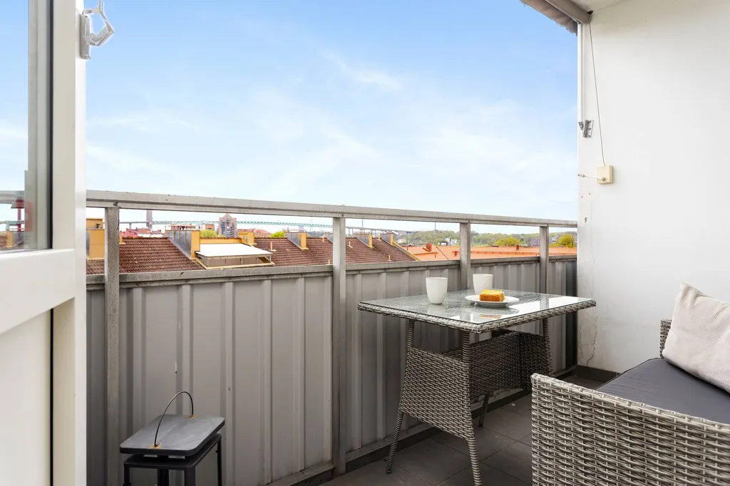 Balcone - Apartment with West-Facing Balcony in Göteborg