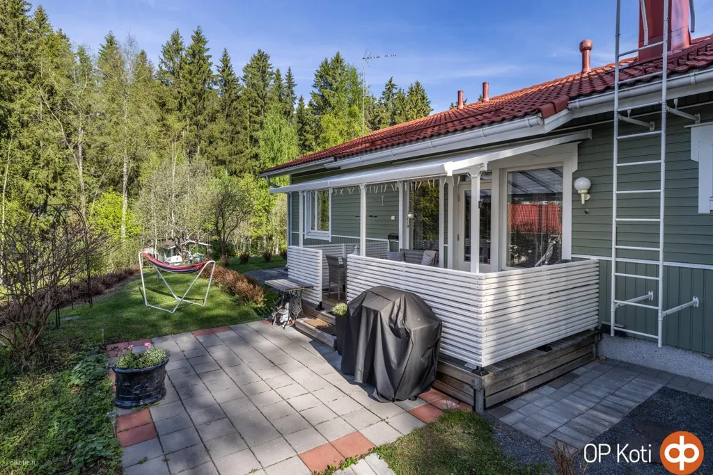 Terrasse - Detached House with Sauna on Large Plot in Suburb