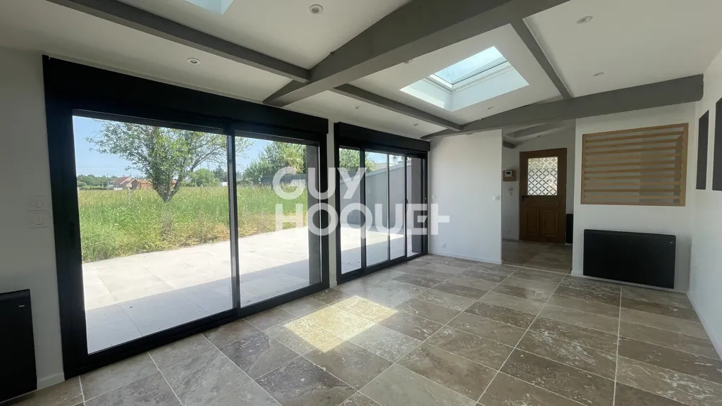 Terrace - Pebble-Finished House with Garden in Semoy