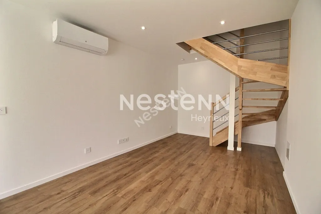 Stanze - Refurbished Triplex with Terrace in Heyrieux
