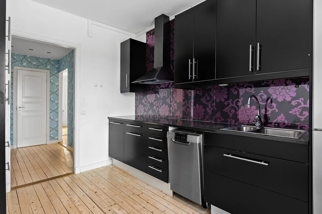 Kitchen - 3-Bedroom Apartment with Balcony in Sala