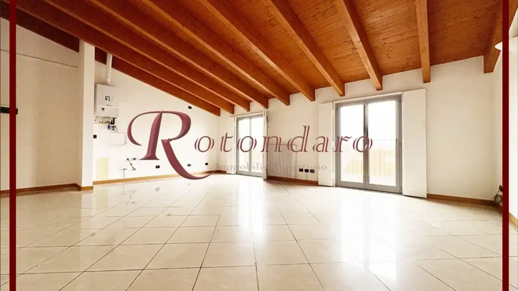 Toad - Mansarded Flat with Balcony in Milan