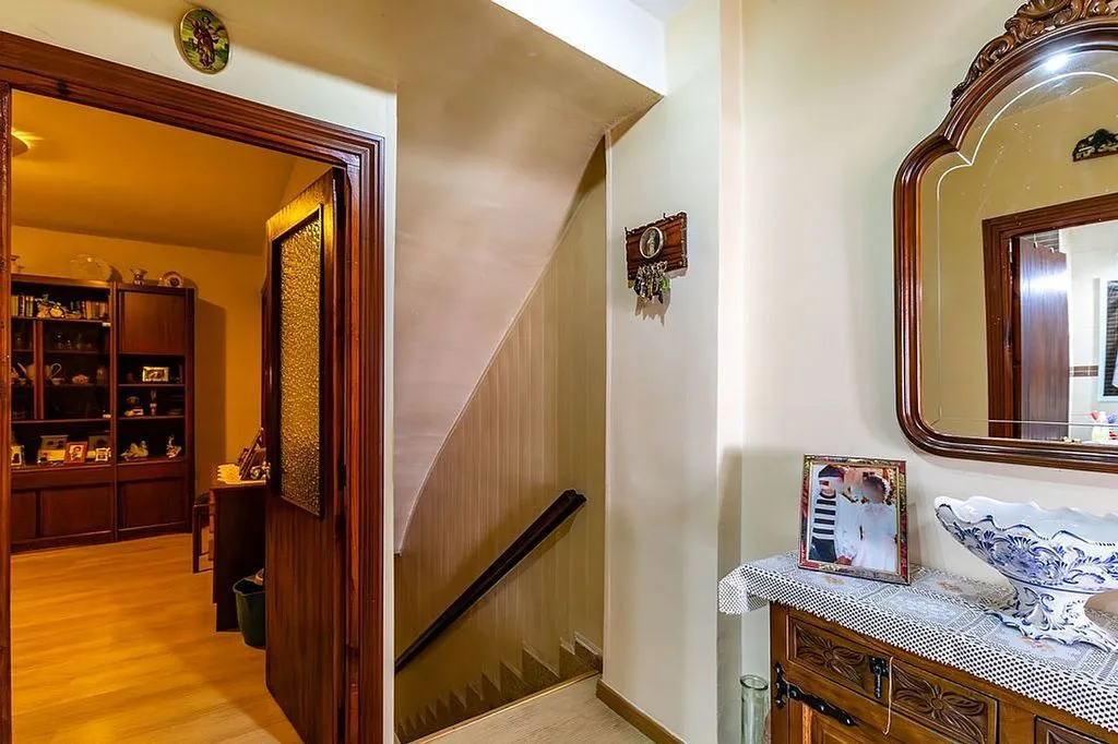 Esik - Traditional Townhouse with Terrace in Pedro Bernardo