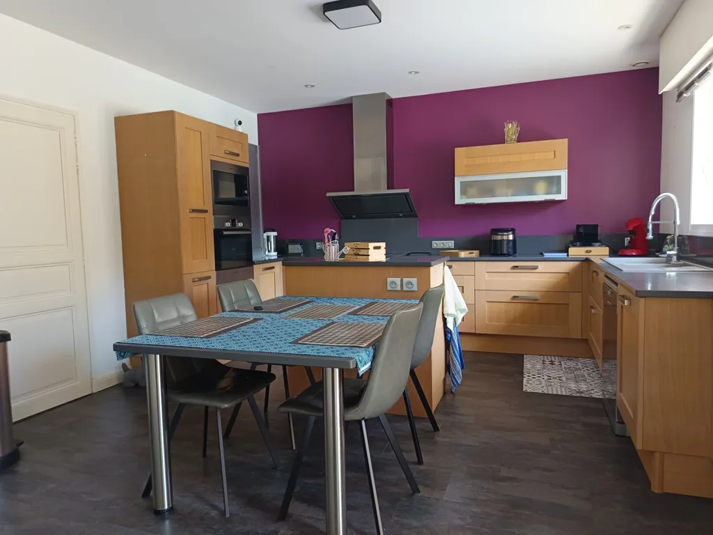 Söögituba - Contemporary Villa with Pool in Idyllic Setting