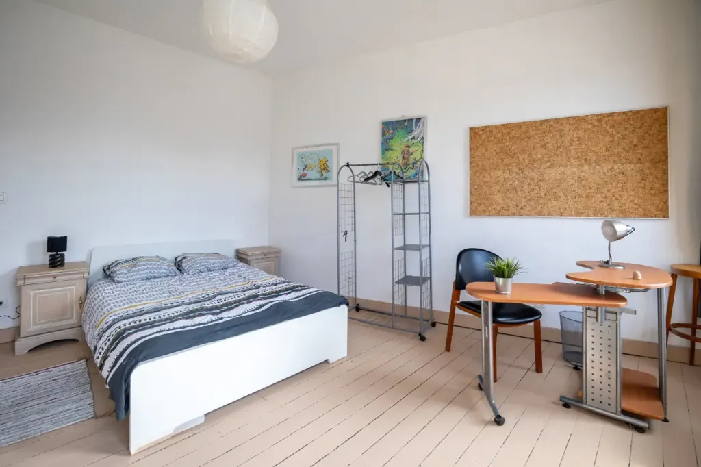 Chambres - Chambre Partagée avec Jardin dans Maison Agréable