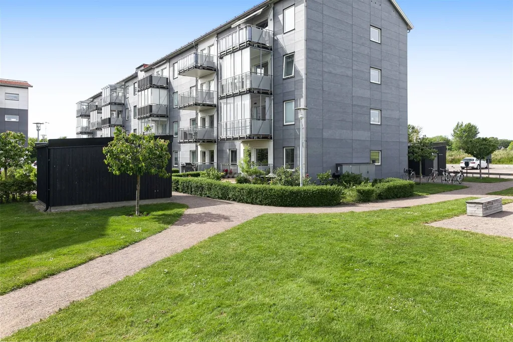 Garden - Spacious Flat with Lift in Höganäs