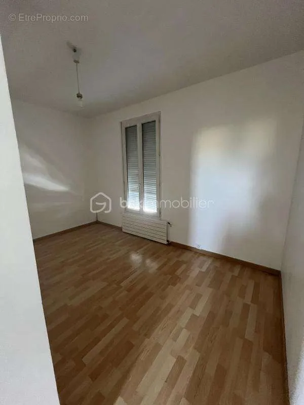 Pièces - Maison de Caractère avec Dépendance à Nanterre