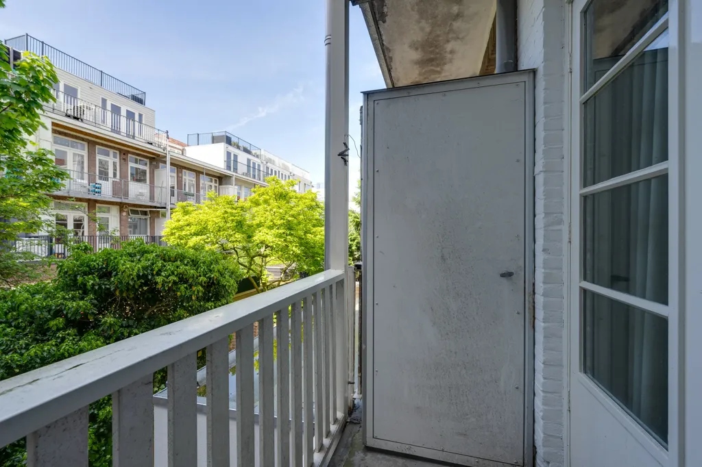 Rõdu - Charming Two-Bedroom Apartment with Balconies in Amsterdam