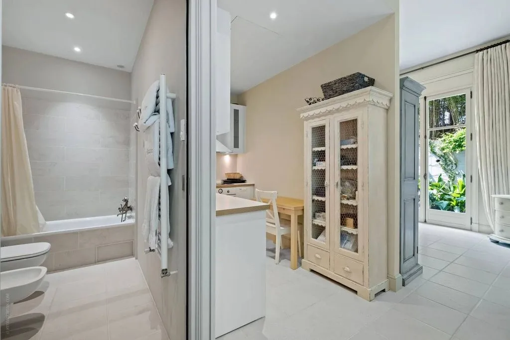 Bathrooms - Luxury Villa with Heated Pool in Cap d'Antibes