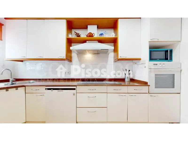 Cucina - Ample Apartment with Terrace in Carrer de Císcar