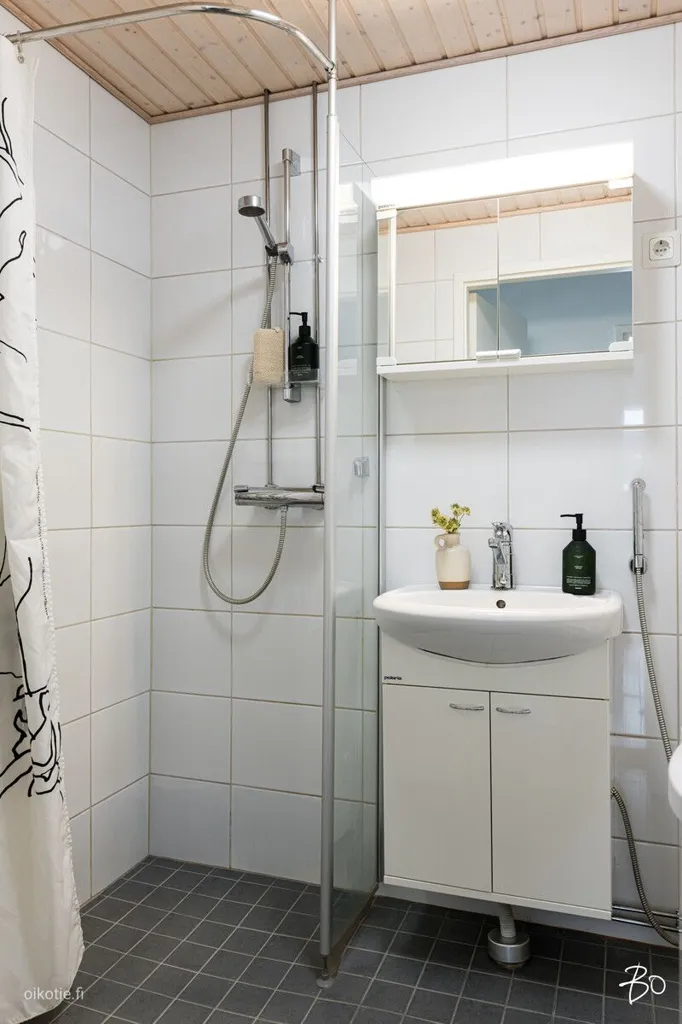 Salles de bain - End-Unit Apartment with Balcony in Armonkallio, Tampere