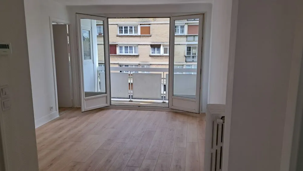 Toad - Refurbished 5-Piece Flat with Balcony in Calvados