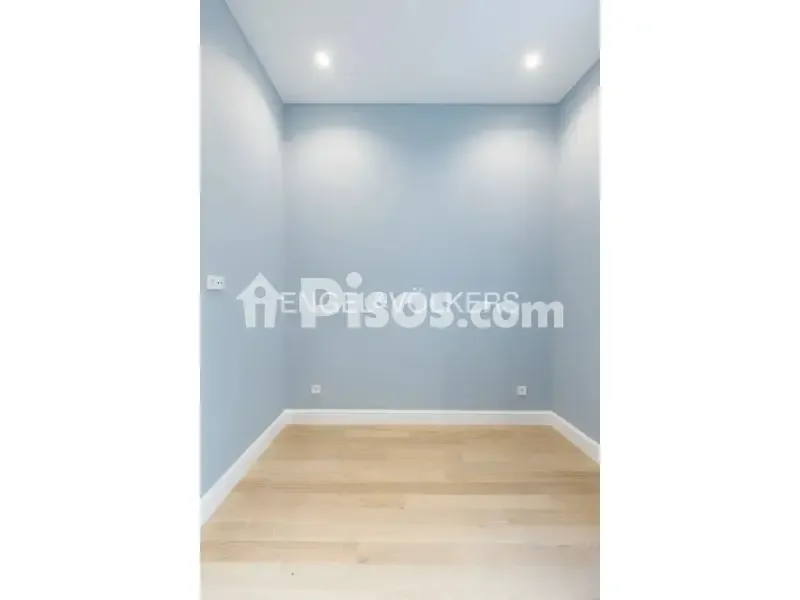 Habitaciones - Fully Renovated Apartment with Balcony in Justicia