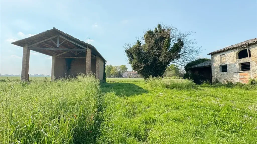 Aed - Rustic Property with Demolition Potential in Ravenna