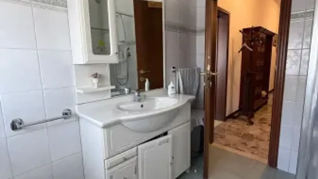 Salles de bain - Apartment with Balcony in Rometta, Sassuolo