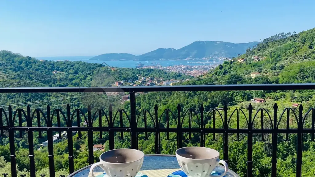 Rõdu - Villa with Sea View in Vezzano Ligure