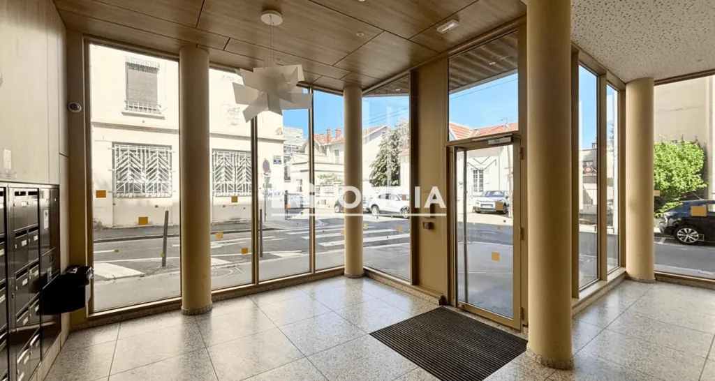 Hallway - Recent T3 Apartment with Terrace in Paris
