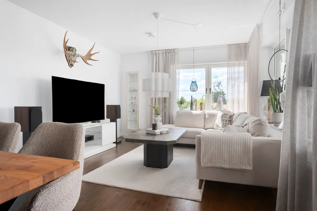 Living Room - Bostadsrätt with South-West Balcony in Teg