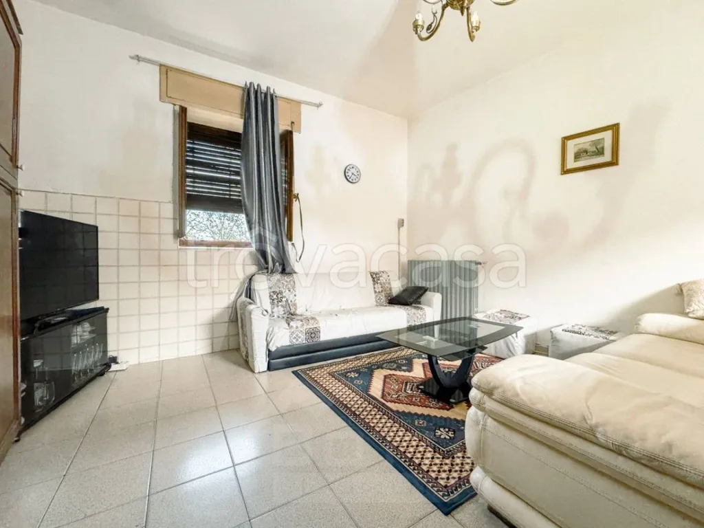 Séjour - Duplex Villa with Two Units in Borgo Ticino