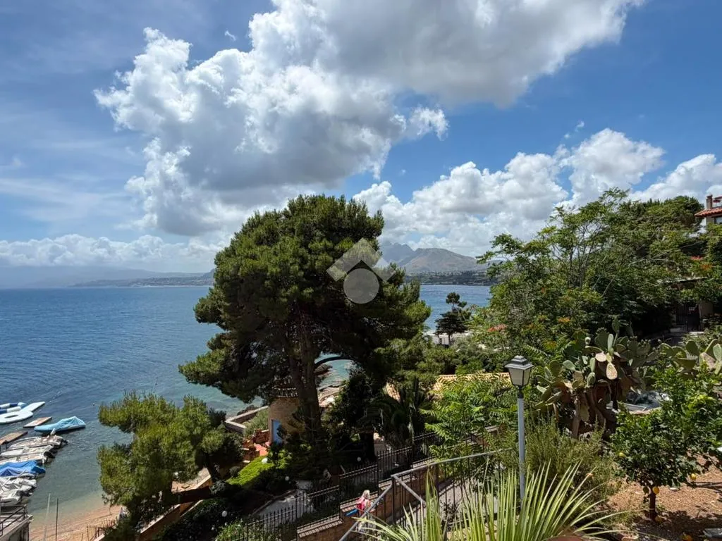 2-Bedroom Apartment with Beach Access in Solanto