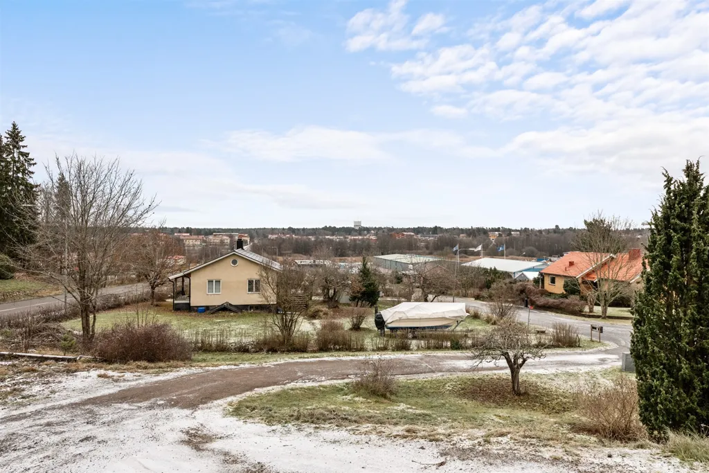 Aed - Spacious Villa with Central Location in Hallstavik