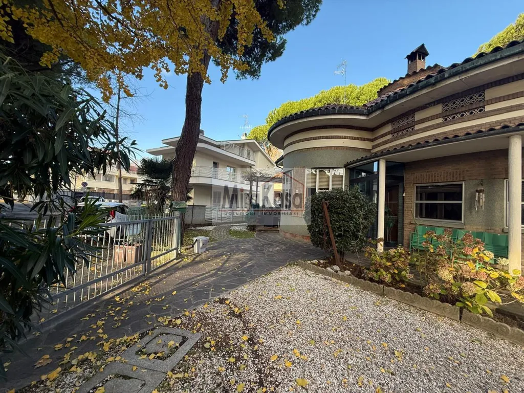Välivaade - Modernist Villa with Curved Design in Cervia