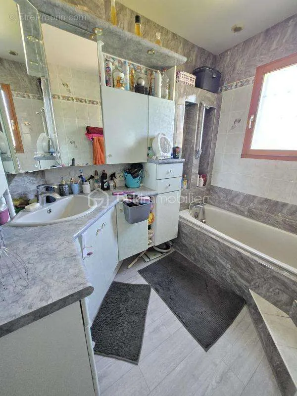 Vannitoad - Single-Storey House with Terrace in Cuffy