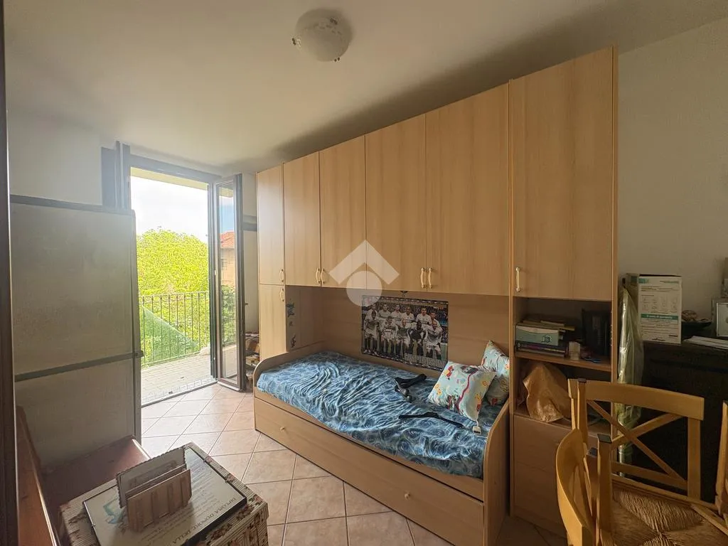 Chambres - 3-Room Apartment with Loggia in Landriano