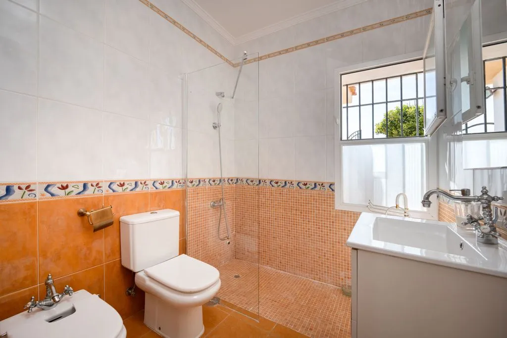 Salles de bain - Beachfront Villa with Sea View in Marbella East