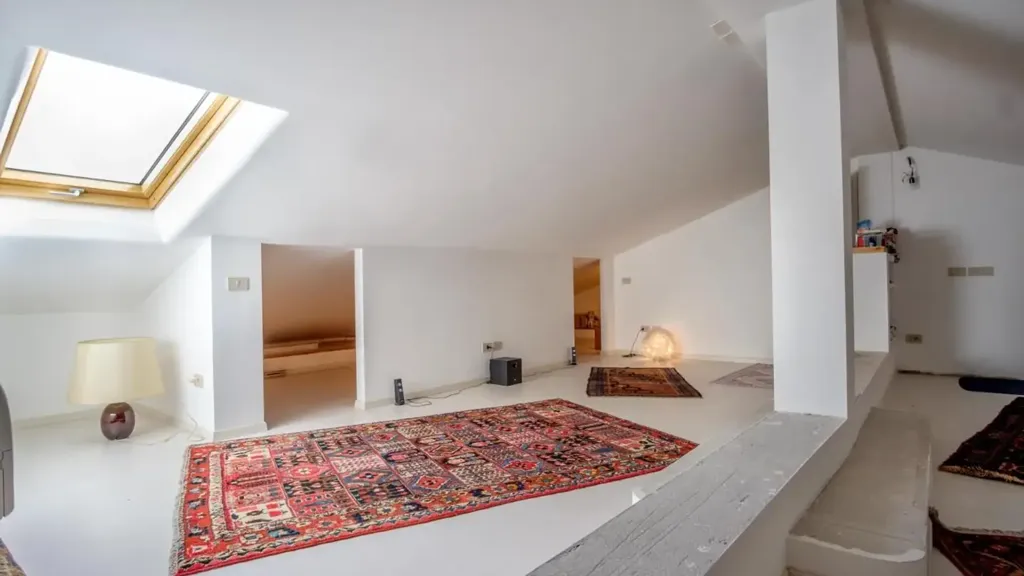 Pièces - Fully Rented Apartment with Balcony in Florence
