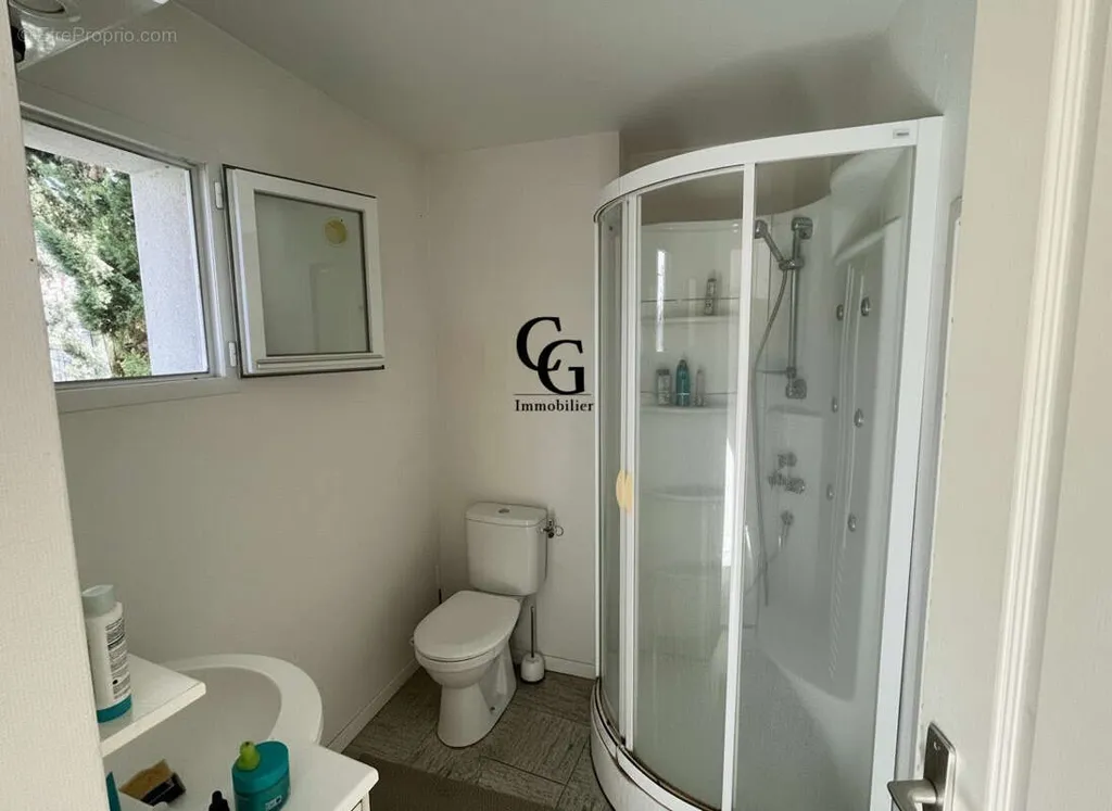 Bathrooms - Meubled Flat with Parking in Rezé