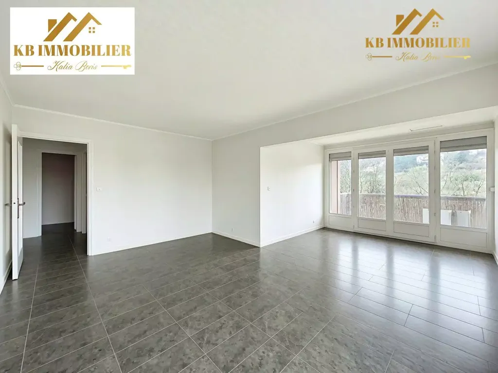 Séjour - Appartement 5 Pièces avec Terrasse à Privas