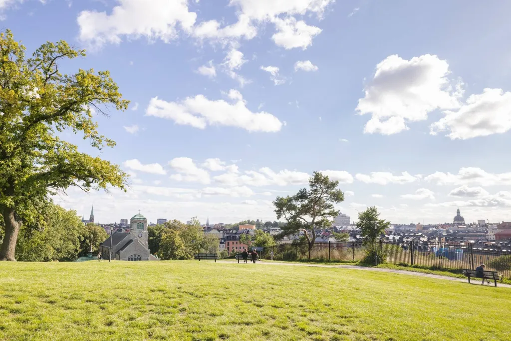 Modern 4th Floor Flat with Balconies in Södermalm