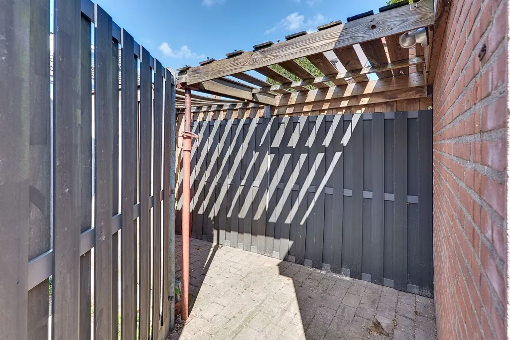 Jardin - End-Terrace House with Multifunctional Annex in Tweelingstad