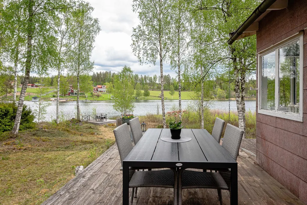 Terrasse - Holiday Home with Lakeside Plot in Övre Malmen