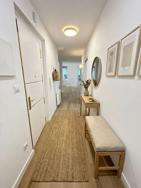 Entrée - Reformed Flat with Balcony in Bilbao's Old Town
