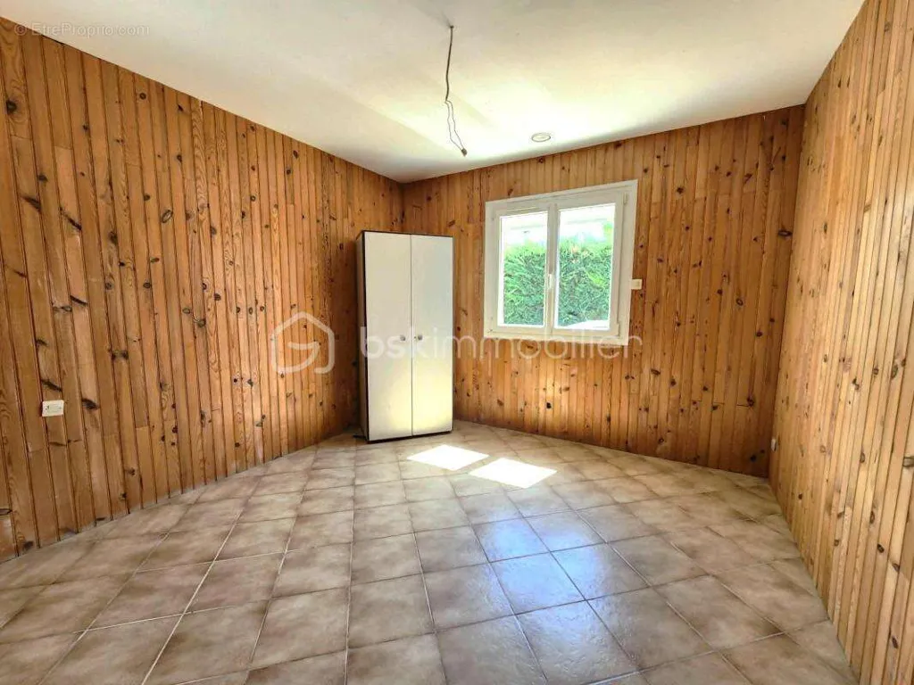 Toad - Property with Pool and Garage in Tourbes