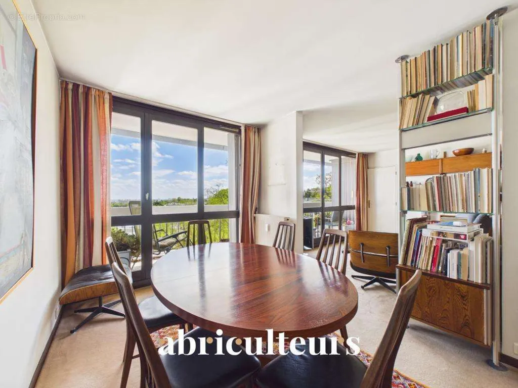 Sala da pranzo - Penthouse Apartment with Panoramic View in Garches