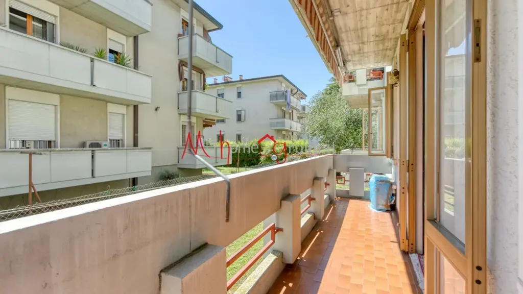 Balcony - Four-Bedroom Apartment with Balconies in Padova