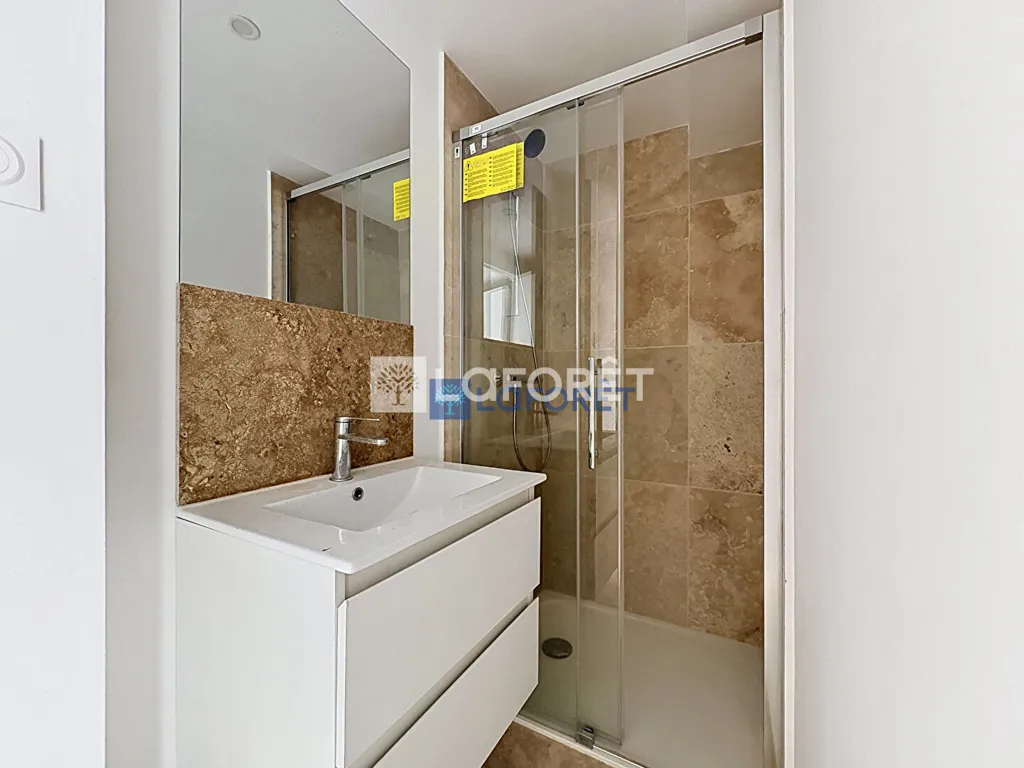 Salles de bain - Local d'Activité Rénové au Centre de Suresnes