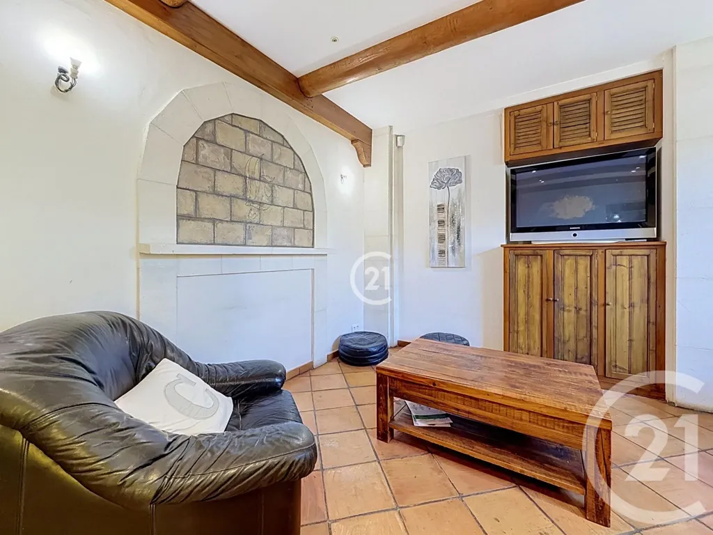 Elutuba - Character House with Potential in Eyragues Centre