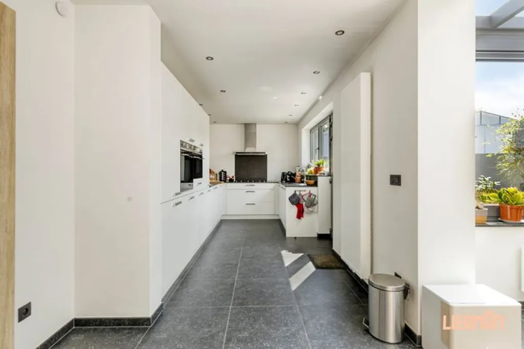 Cuisine - Maison Rénovée avec Terrasse à Aalst