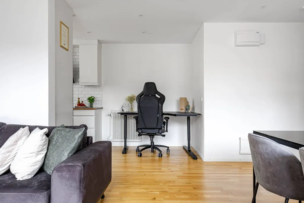Kabinet - Modern Two-Bedroom Flat with Balcony in Johannelund