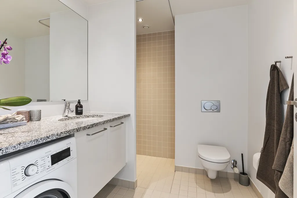 Bagni - 3-Bed Apartment with Balconies in Søborg