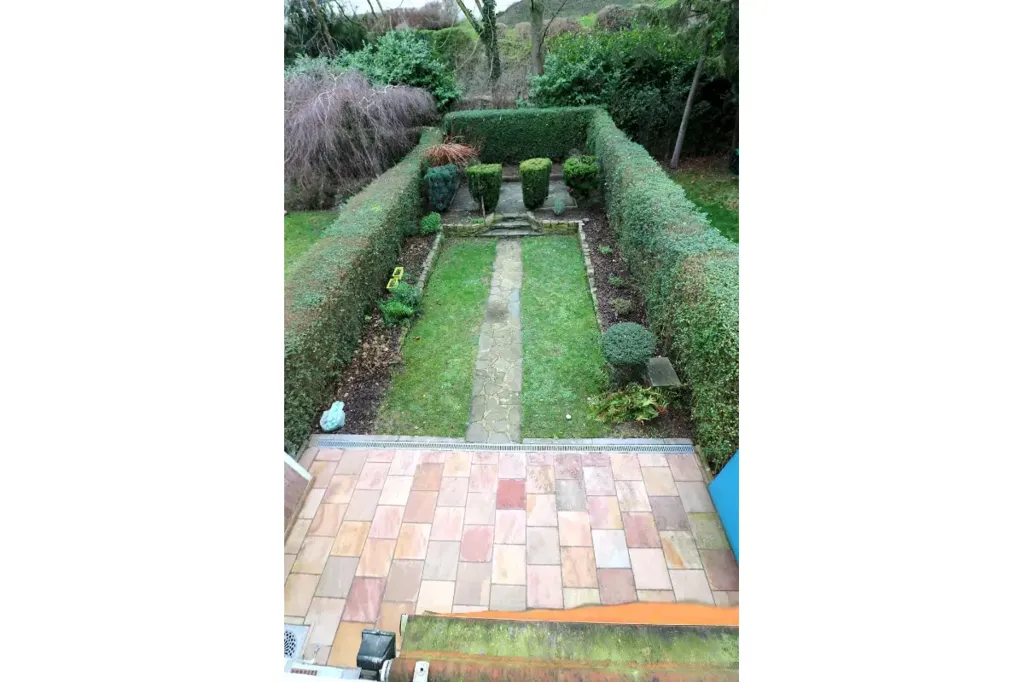Jardin - Maison Rénovée avec Jardin et Terrasse à Auderghem