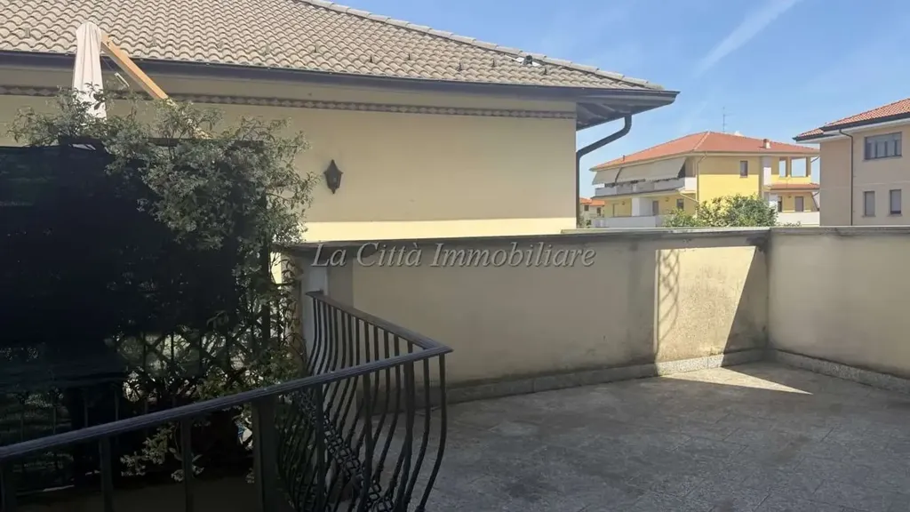 Terrass - Bilocale with Private Terrace in Galliate