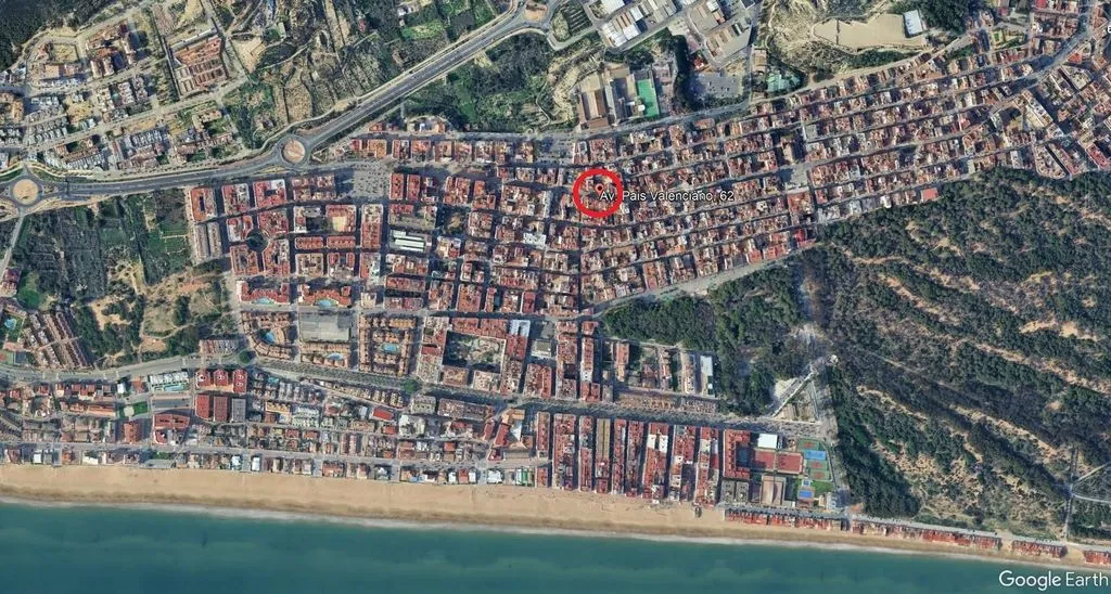 Townhouse with Commercial Potential in Guardamar