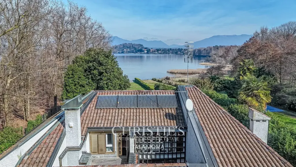 Terrace - Lakefront Villa with Private Park in Ranco