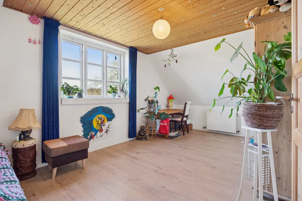 Dormitorios - House with Business Potential and Large Garden by Alling Å