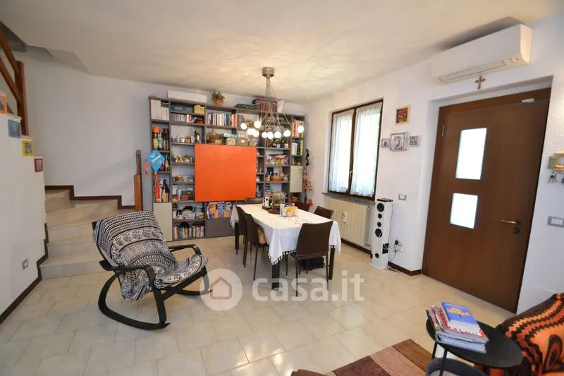 Salle à manger - Rear Villa with Garden in Mulazzano